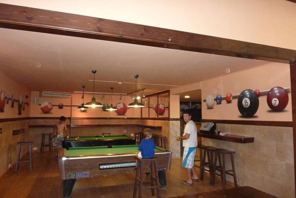 Billiard area